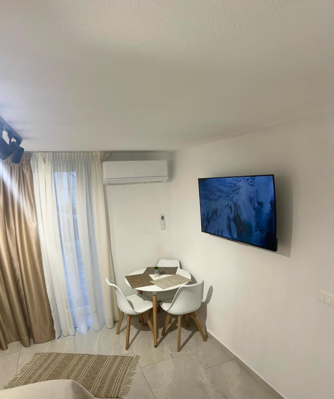 Aloha House Hotel Shkoder Exterior photo