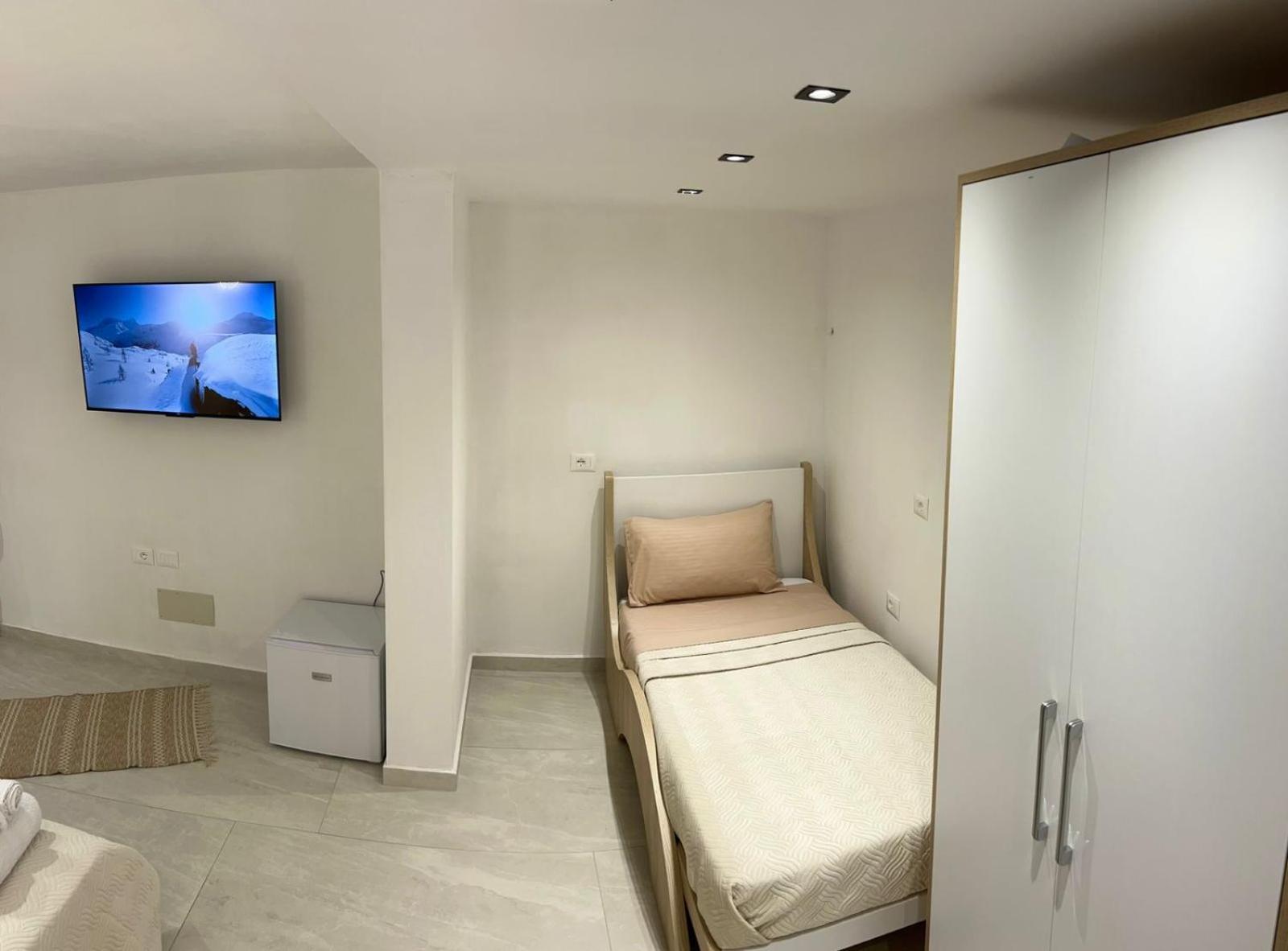 Aloha House Hotel Shkoder Exterior photo