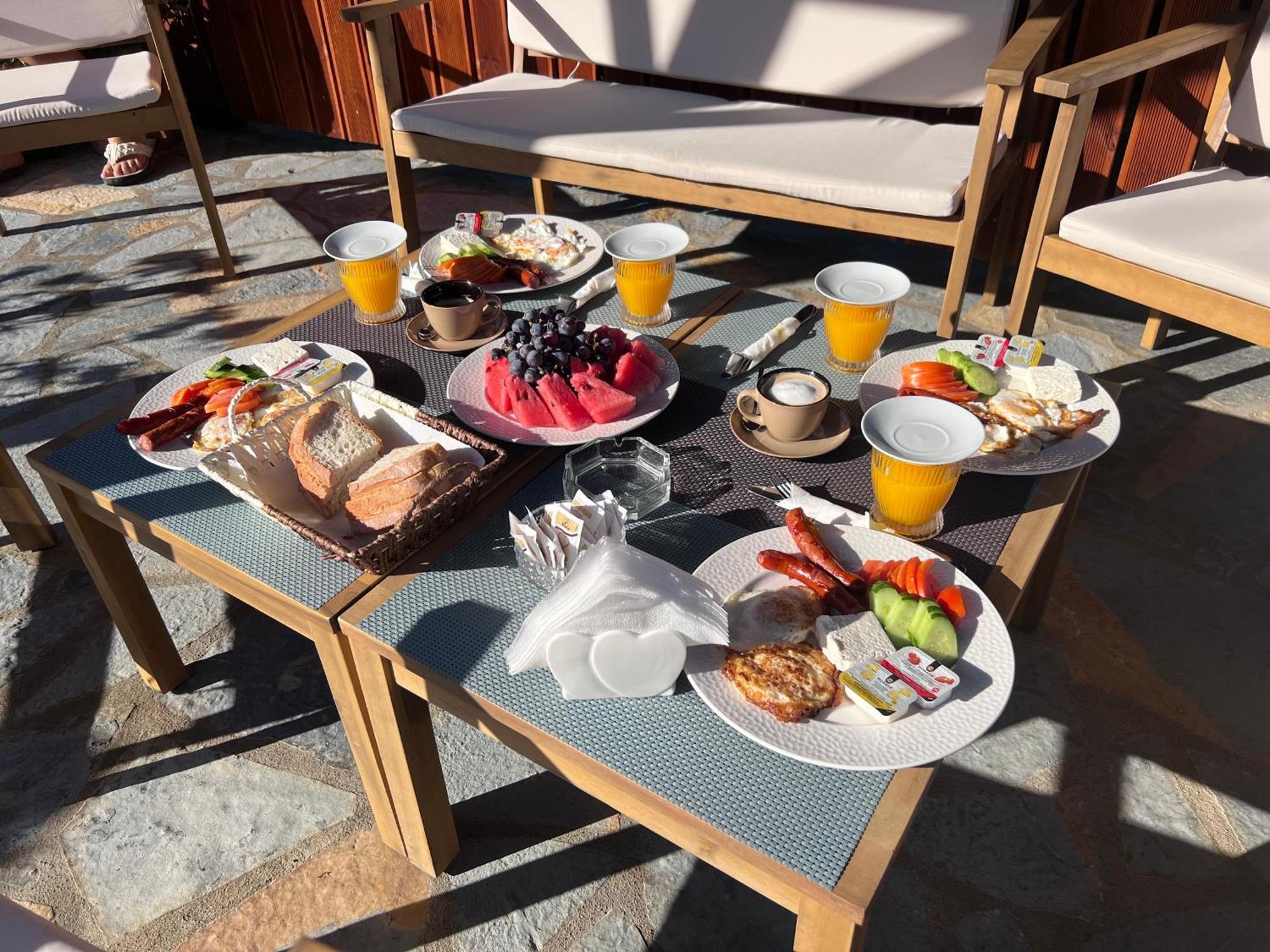 Aloha House Hotel Shkoder Exterior photo