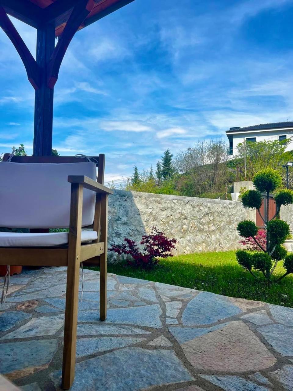 Aloha House Hotel Shkoder Exterior photo