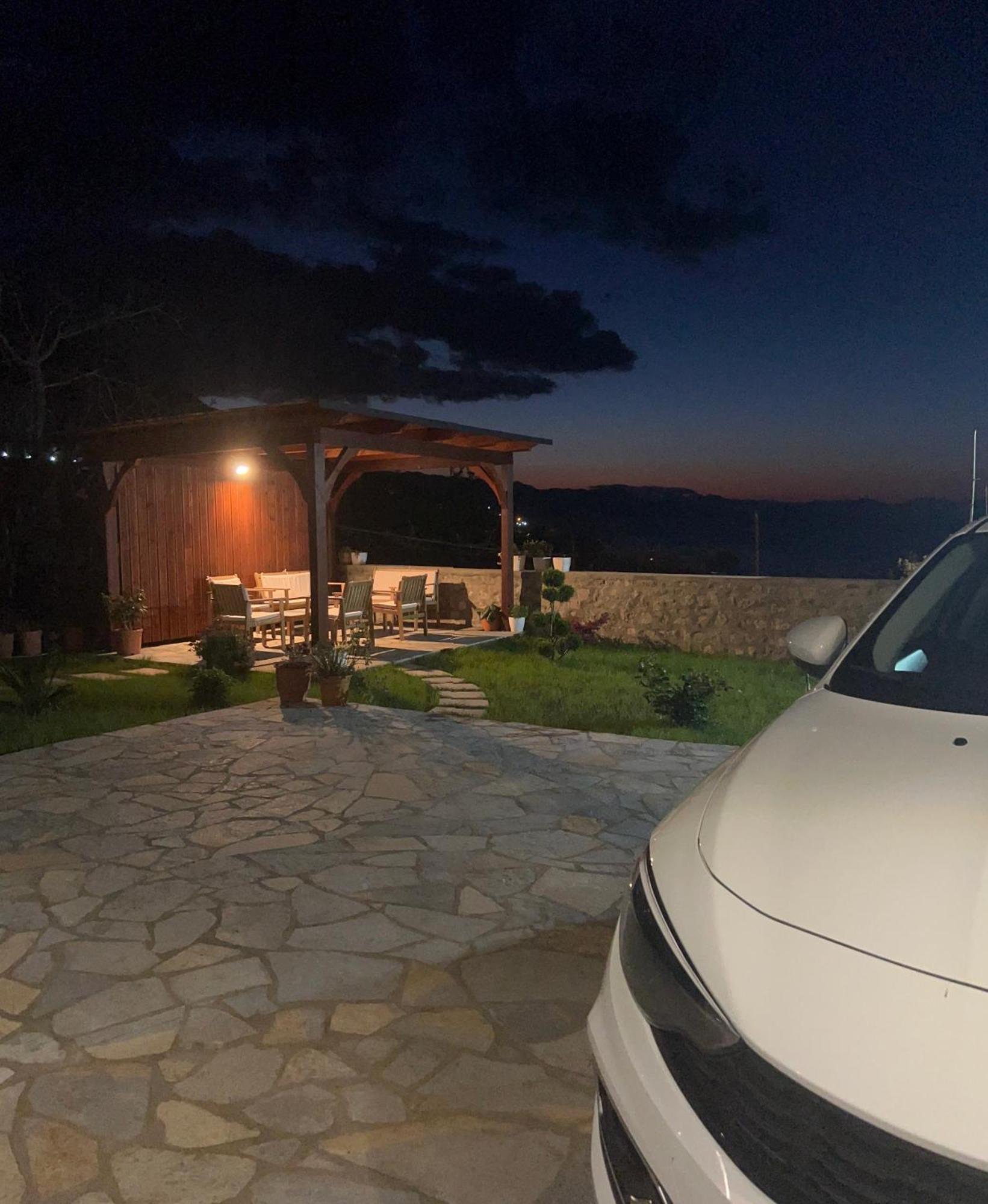 Aloha House Hotel Shkoder Exterior photo